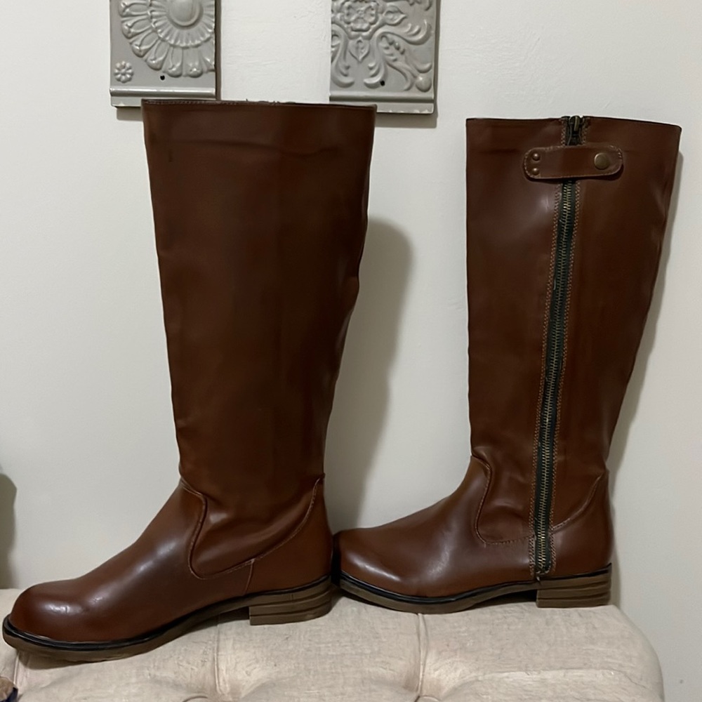 Mia Faux Leather Cammi Boots - Sz 6.5M - Brown - NEW